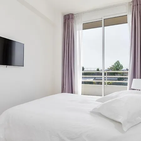 Luxury Concorde Apartment Paris
