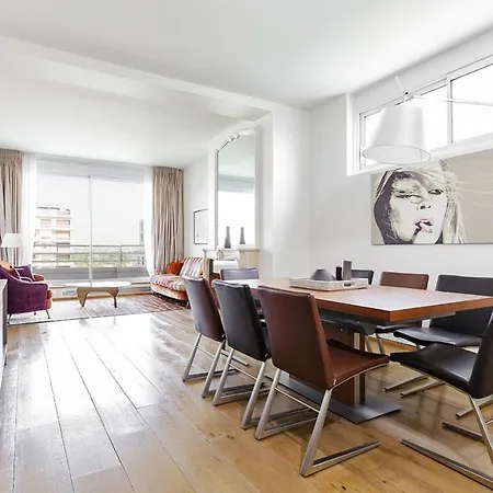 Luxury Concorde Apartment Paris