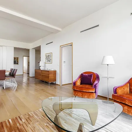 Luxury Concorde Apartment