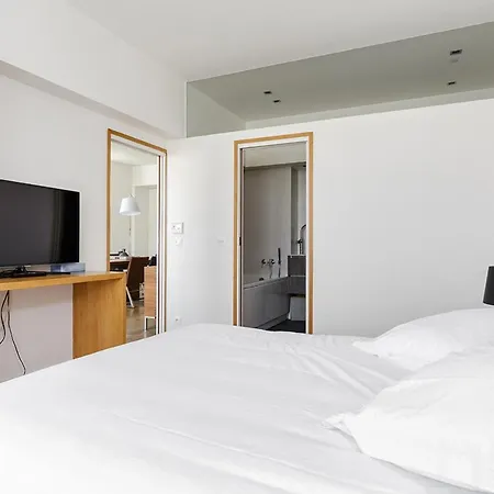 Luxury Concorde Apartment